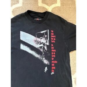 Vintage Nike Air Jordan The Man Doesn't Live on Earth T Shirt Men XS Black